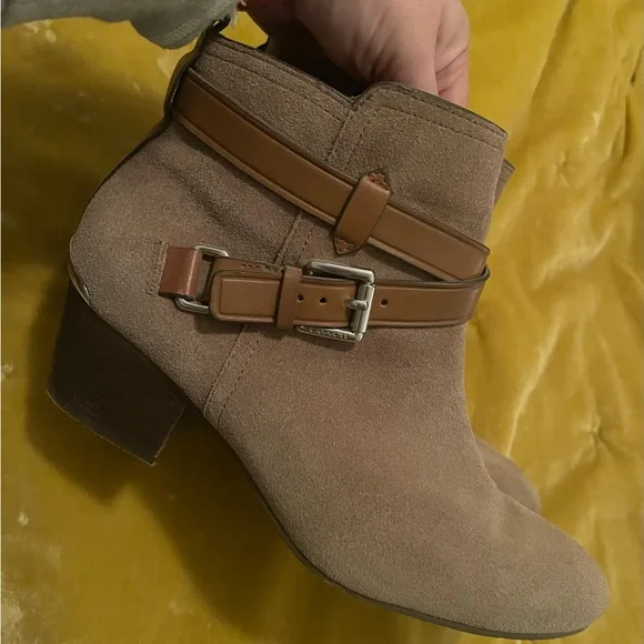✨HP✨ COACH Taupe Suede Ankle Boots - Picture 4 of 6